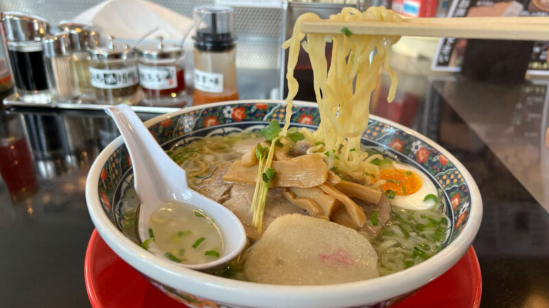 函館のあじさい五稜郭本店さんの特塩拉麺