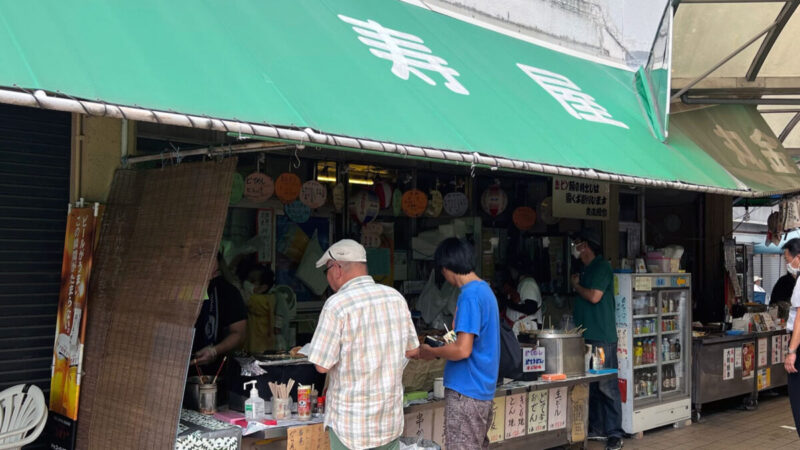 笠松競馬場の寿屋さんの店舗外観