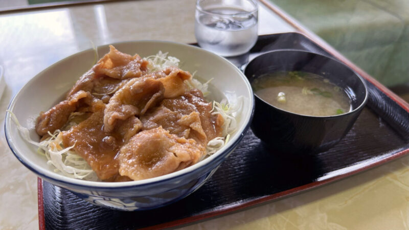 笠松競馬場のレストラン喫茶の生姜焼き丼